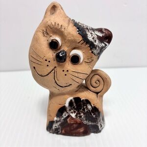 Clay Grog figurine of Cat souvenir handmade hand-painted‎